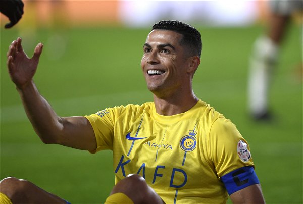 CRISTIANO RONALDO bat le record européen du plus grand nombre de buts en un an